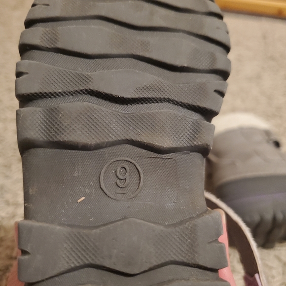 Joe fresh snow boots for girls size9 - Picture 6 of 7